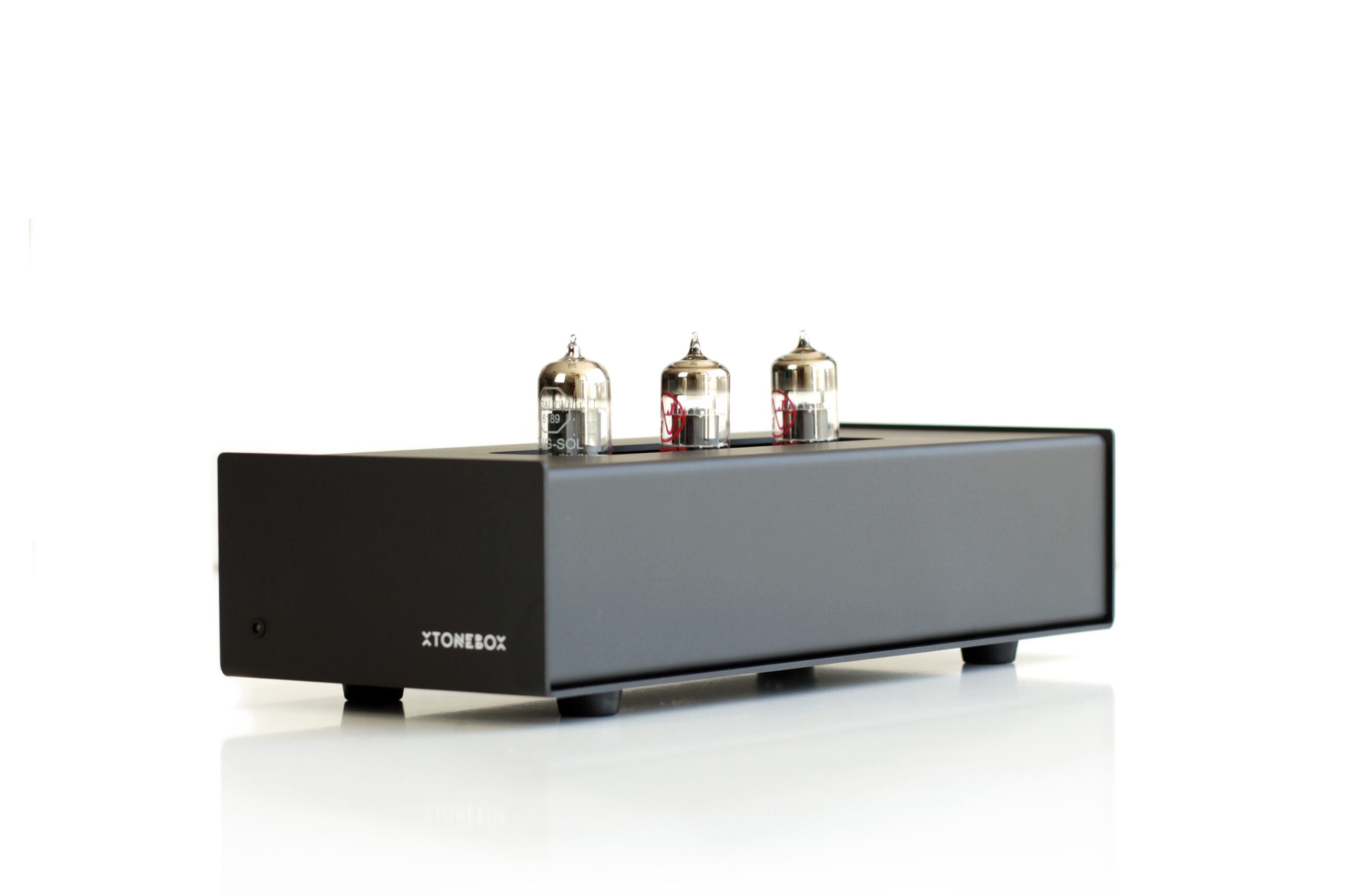 XTONEBOX 60SP MM phono stage with three vacuum tubes, black chassis