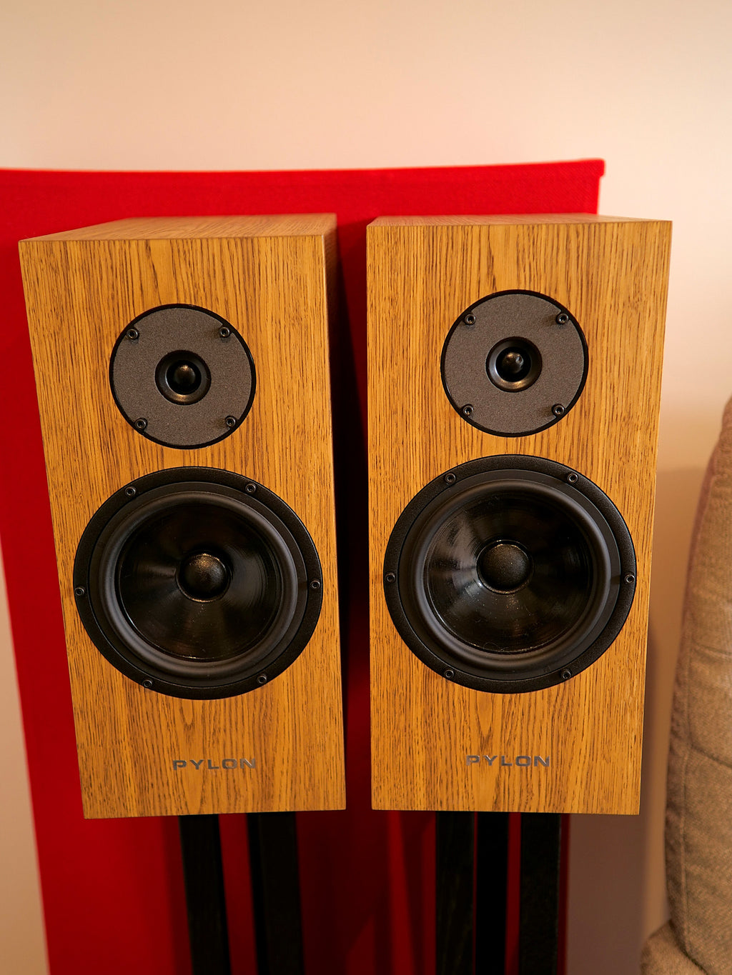 Pylon Audio Diamond Monitor 18 Dark Oak Slightly marked tweeter