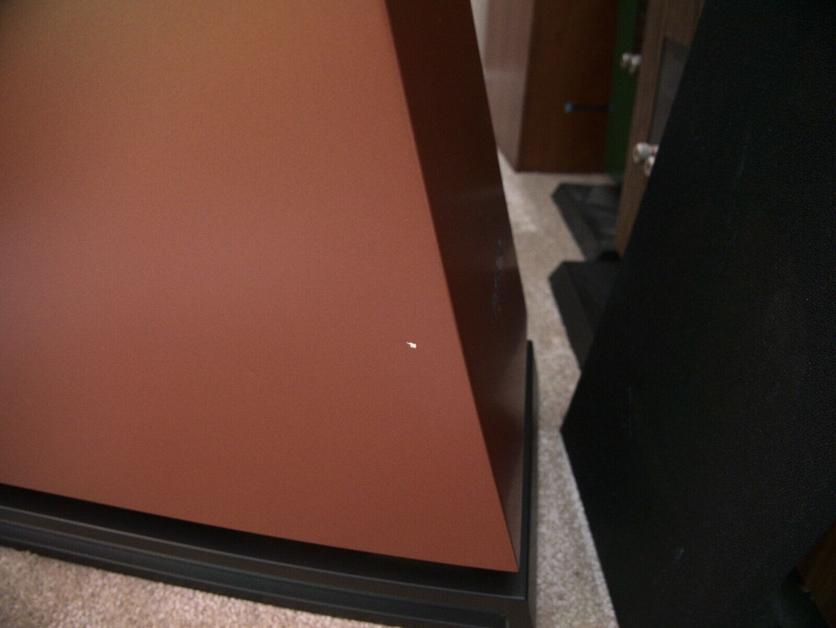 Orange speaker cabinet corner with black base and front grille driver