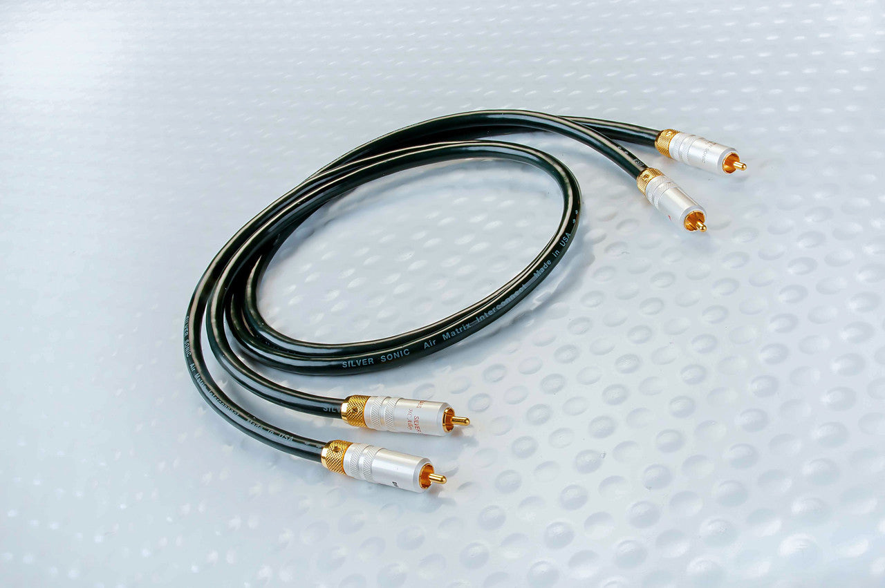 DH-Labs Air Matrix 0.5cm audio cable bundle with four gold RCA plugs on black leads