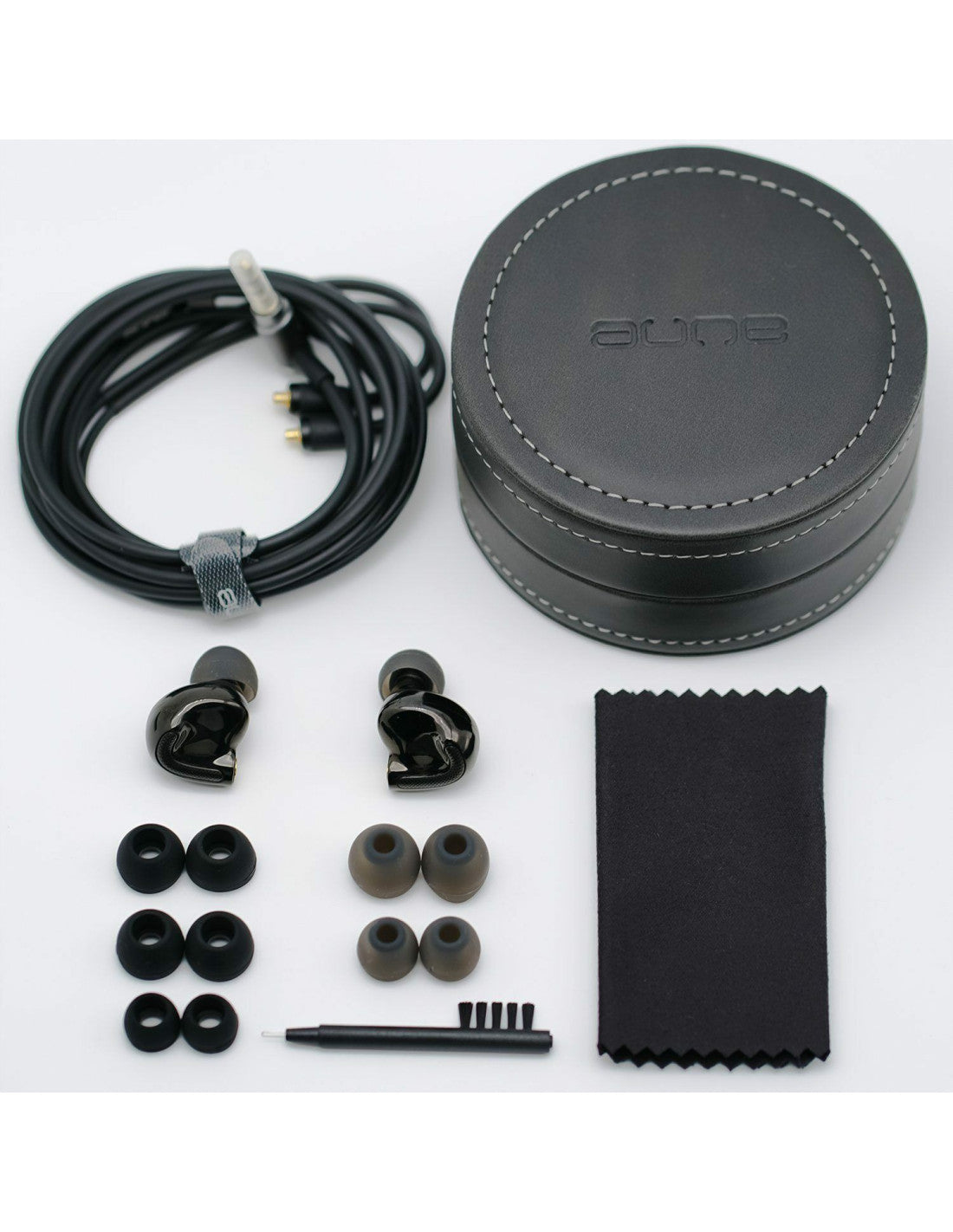 aune Jasper in-ear monitor kit with round case, black cable, earbuds and silicone tips